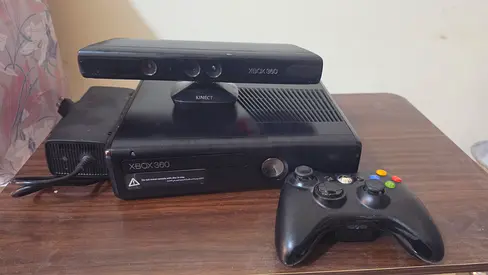 Xbox 360, like new, modded with games,