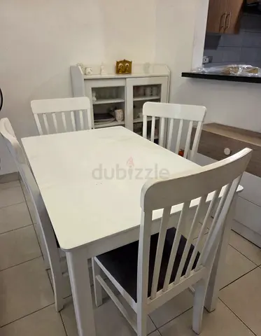 Wooden White 4-Seater Dining Table with Chairs
