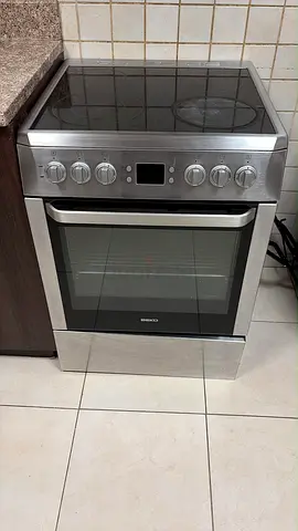Beko freestanding electric cooker with ceramic hob and oven - good condition