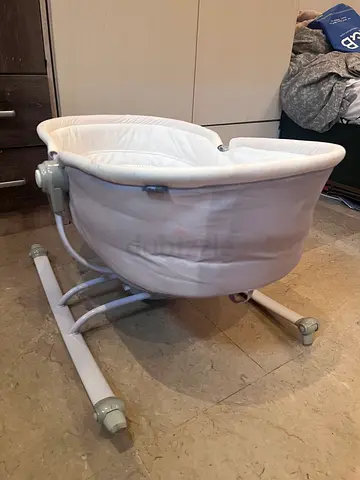 Lightweight white baby bassinet/cradle in good condition
