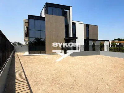 Large Corner Plot | 4 Bedroom + Maid | Unfurnished