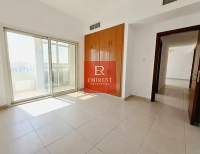 شقة (غرفة وصالة) مع شرفة | شهر مجاني | إيجار ثابت لمدة 3 سنوات | موقع متميز
