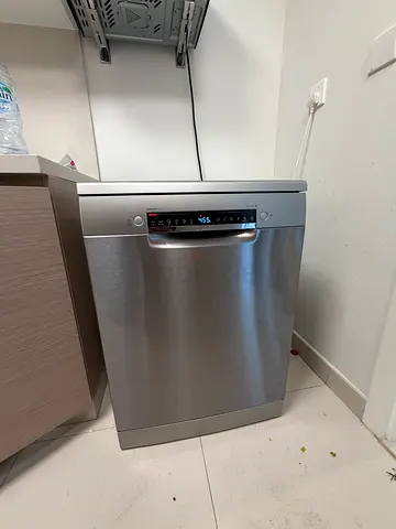 Bosch 4 series Stainless steel freestanding dishwasher in good working condition