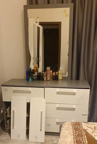 Homebox dressing table