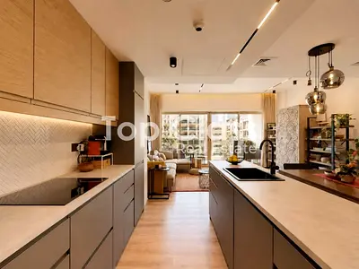Furnished &amp; Upgraded | Pool View | With Study