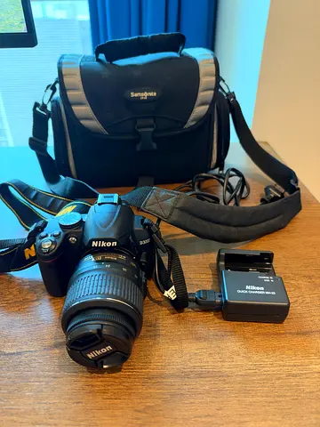 Nikon DSLR D3000 with 18-55mm kit lens, bag and charger - good condition