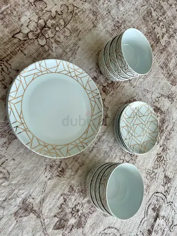23-Pieces Ceramic Dinnerware Set with Gold Geometric Pattern