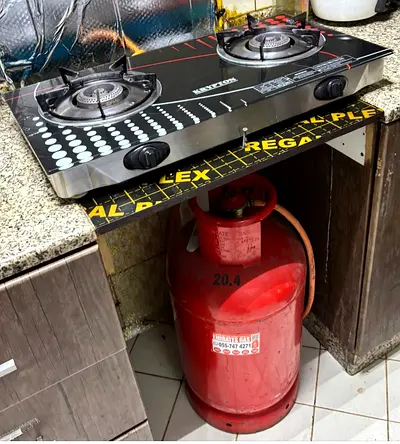 Gas cylinder and 3 burner auto ignition type gas coocker