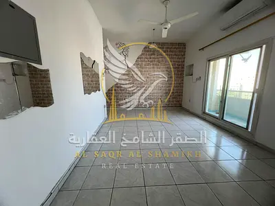 غرفتان وصالة للإيجار السنوي في السور بلكونة 35,000 درهم