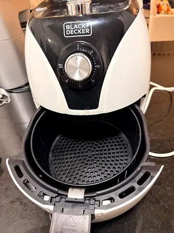 Black+Decker Compact Air Fryer - Works Well, Good Condition