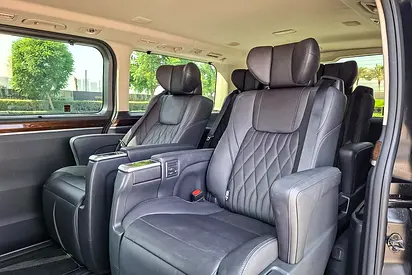 2025 Toyota GRANVIA — миниатюра 12