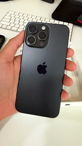 iPhone 15 Pro Max (Black Titanium)