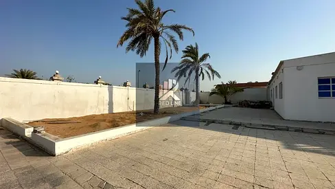 🏡 بيت عربى 6 غرف للبيع | أرض 12,000 قدم² | جاهز للسكن | غير مؤجر | الخزامية – الشارقة ✨