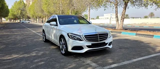 Non Accident-Genuine Condition Full Option No.1-Mercedes Benz C200 GCC Spec Like New-Agency Maintand