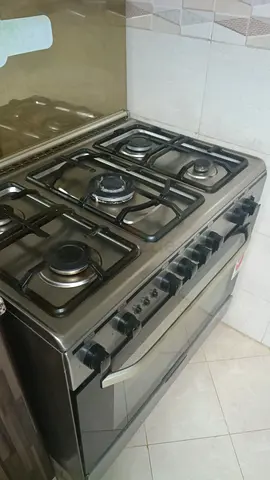 Cooking range with oven - 5 burners, good condition