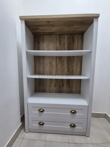White and wood freestanding bookcase with 2 drawers