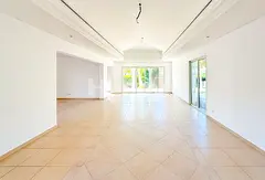 Vacant | Spacious Plot | Corner Unit