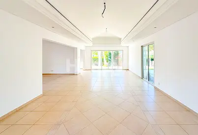Vacant | Spacious Plot | Corner Unit