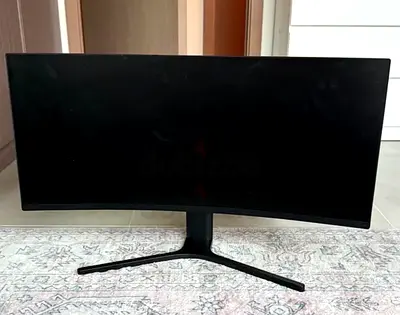 شاشة عريضة 34 انش 165 hz شغاله و نضيفه