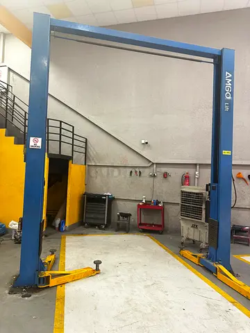 للبيع رافعة سيارات هيدروليكية عمودين (2-Post Hydraulic Lift) أصلية من ماركة AMGO