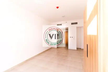 استوديو الشرفة | بانثيون إليزيه 1 | إطلالات على المجتمع والمدينة