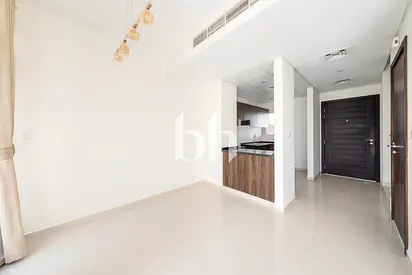 Unfurnished | Middle Unit | Vacant | Landscaped