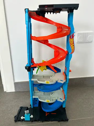 Hot wheels Racing garage ramp
