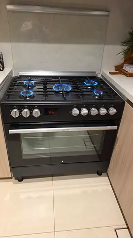 Freestanding 90cm Gas Range Cooker with 5 Burners like new