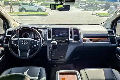 2025 Toyota GRANVIA — фото 9
