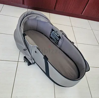 Yoyo bassinet + adaptor