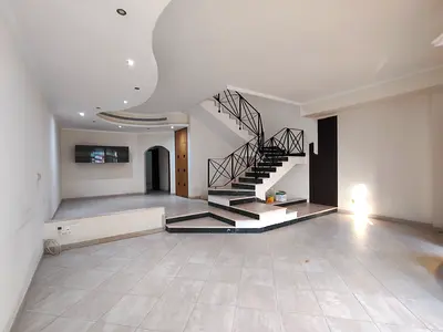 PRIVATE ENTRANCE LIKE A NEW 4 BEDROOM VILLA WITH MAID ROOM ONE ROOM DOWNSTAIRS