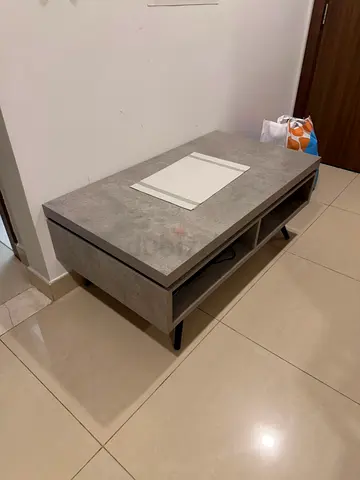Grey coffee table well maintained amzing condition urgent sale