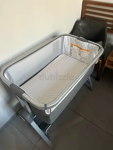 Portable Baby Bassinet / Cradle Frame with Mattress (Used)