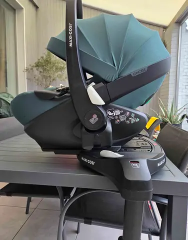 Maxicosi pebble 360 pro car seat and slidtech isofix base