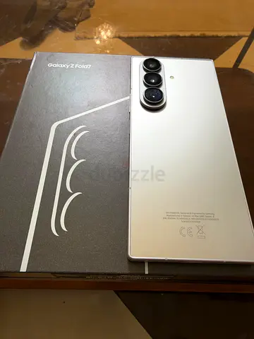 Samsung Galaxy Z Fold4 (Silver) with original box - good condition