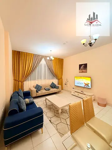 الشارقه التعاون غرفه وصاله ومطبخ وحمامين السعر 4000 شامل انترنت وباركن