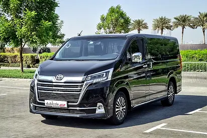 2025 Toyota GRANVIA — фото 3
