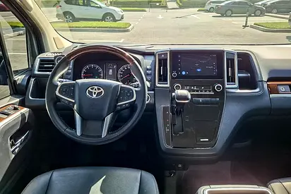 2025 Toyota GRANVIA — фото 10