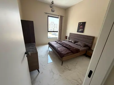 اول ساكن غرفه وصاله للايجار الشهري اطلاله بحريه وبلكونه فرش فندقي