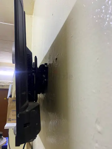 TV Led ( Videocon ) + wall mount bracket