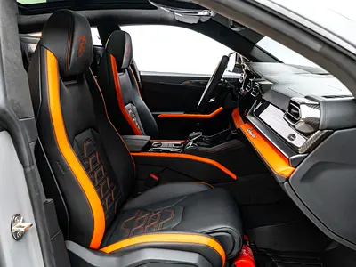 2025 Lamborghini URUS — фото 8