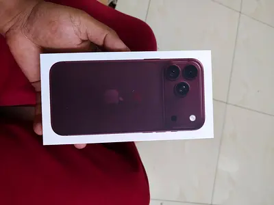 Iphone 18 pro max burgundy color TDRA 256gb