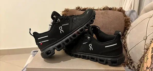 Oncloud running shoes size 39 for sale