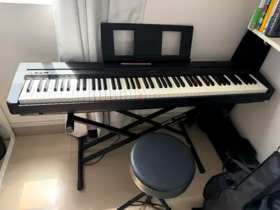 Yamaha 88-key digital piano/keyboard with stand and bench - good condition