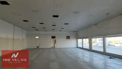 🏢 MAIN ROAD SHOWROOM FOR RENT – AWEER