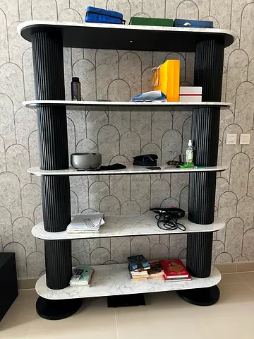 Monochrome Divider, This divider can be used as a display rack or to store books.