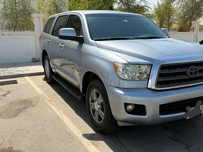 2011 Toyota SEQUOIA photo 2