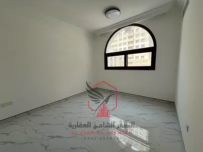 شقه غرفه وصاله اطلاله مفتوحه مساحه كبيره اول ساكن موقع مميز قريب من جميع الخدمات العامه