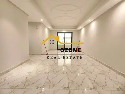 GORGEOUS 2BHK WITH BALCONY // PARKING // WARDROBES // FAMILY BUILDING
