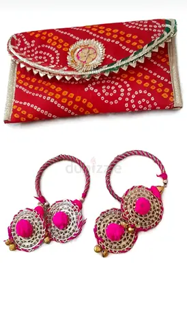 Handmade Indian-style clutch with matching decorative bangles (set)